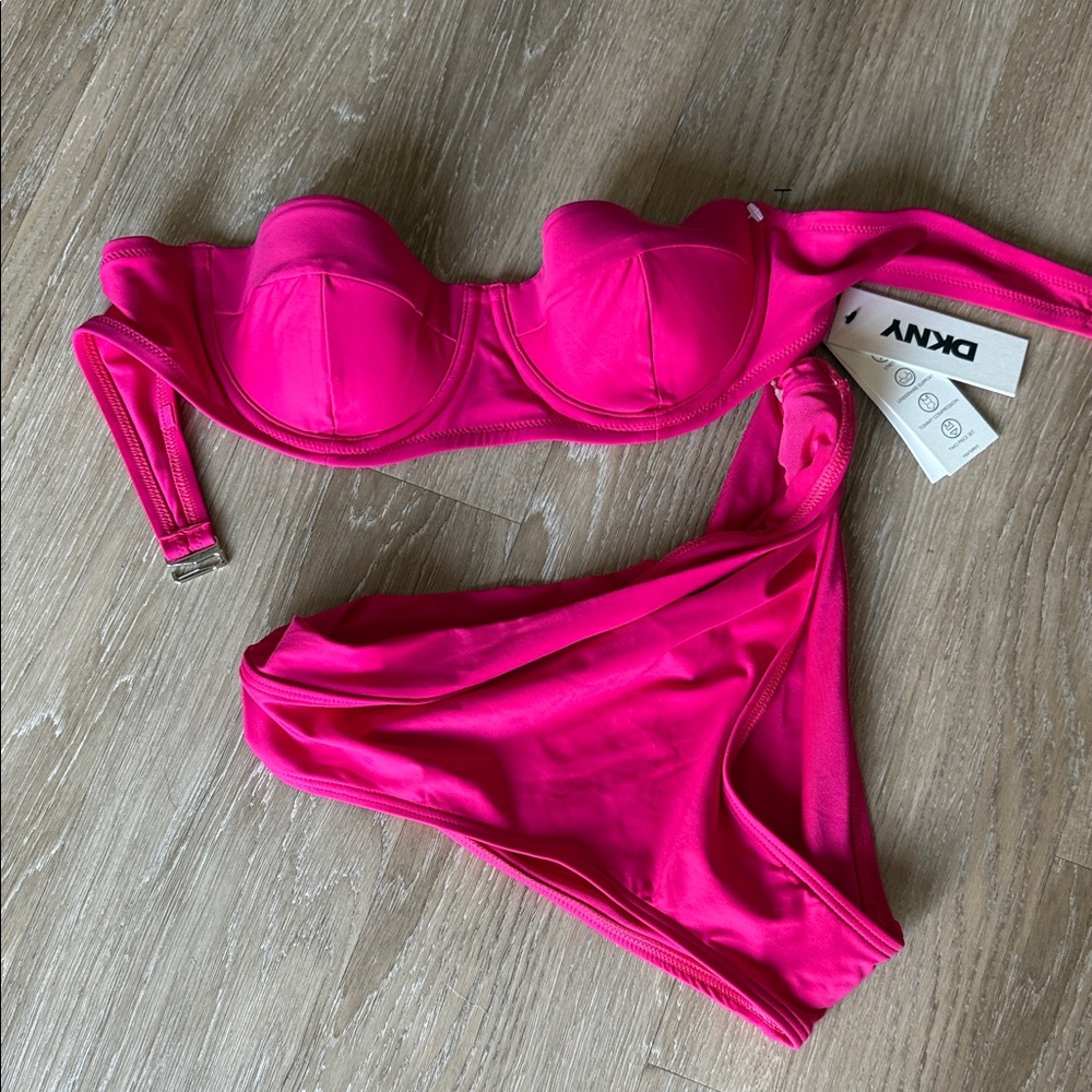 DKNY strapless Hot Pink Bikini
2-Piece Balconette Swim Set Brand New HOT! Size M